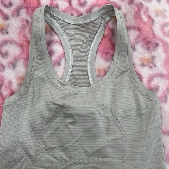 🤍TRADE ONLY! White Lululemon Swiftly Tank 2.0 - Size 2! 🤍 - Picture 2 of 6